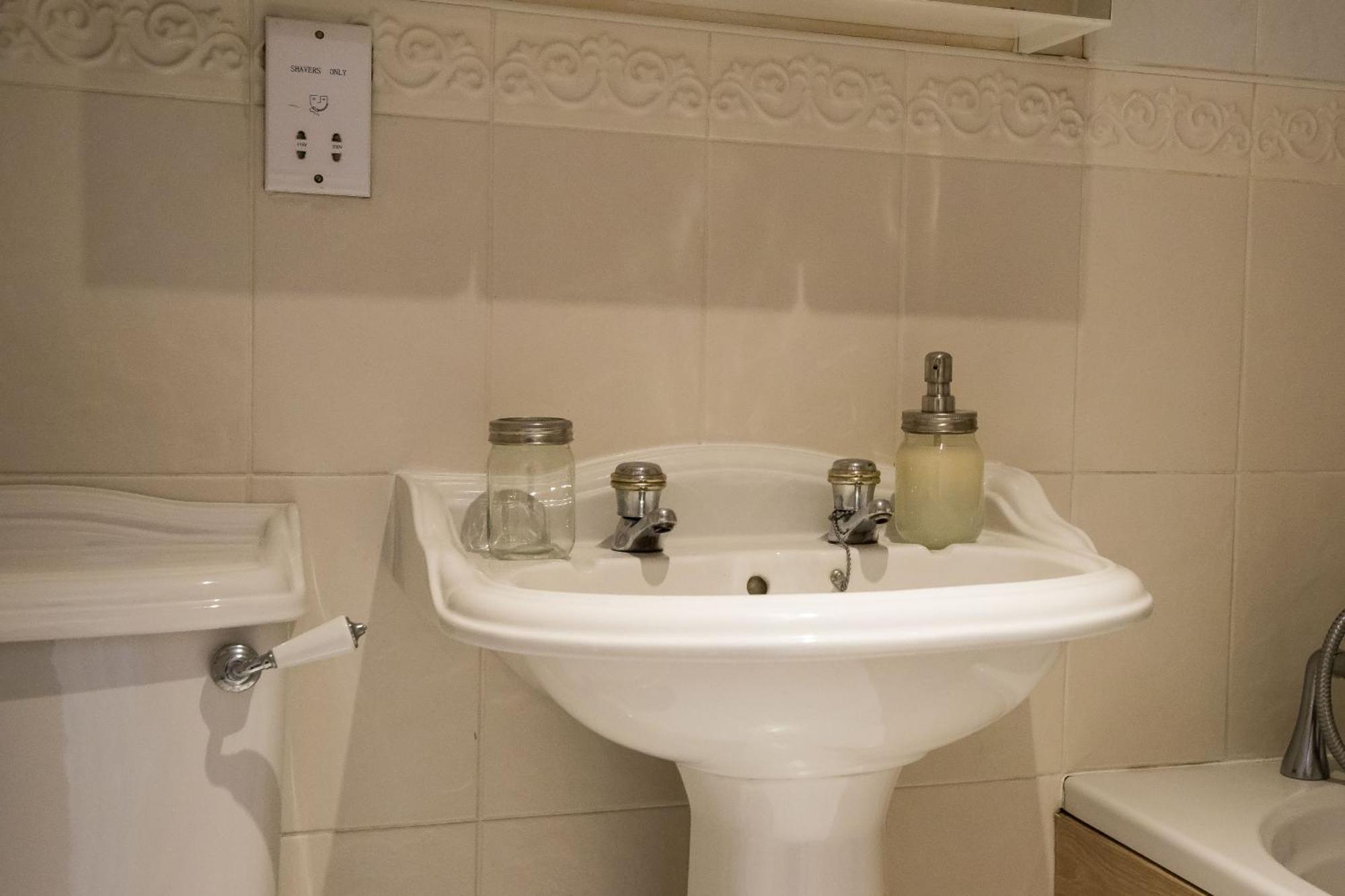 Spacious, 3 Bed House For 6 In Central Chester Hotel Exterior foto