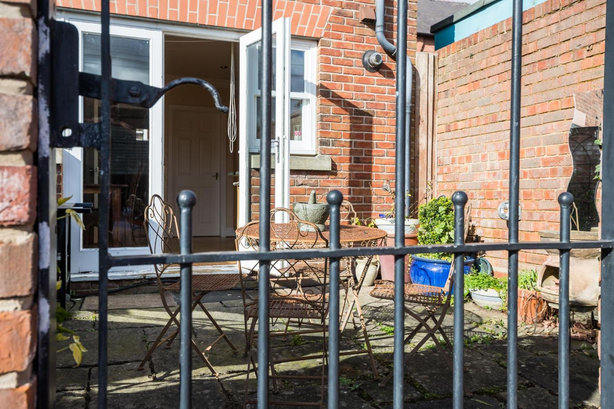 Spacious, 3 Bed House For 6 In Central Chester Hotel Exterior foto